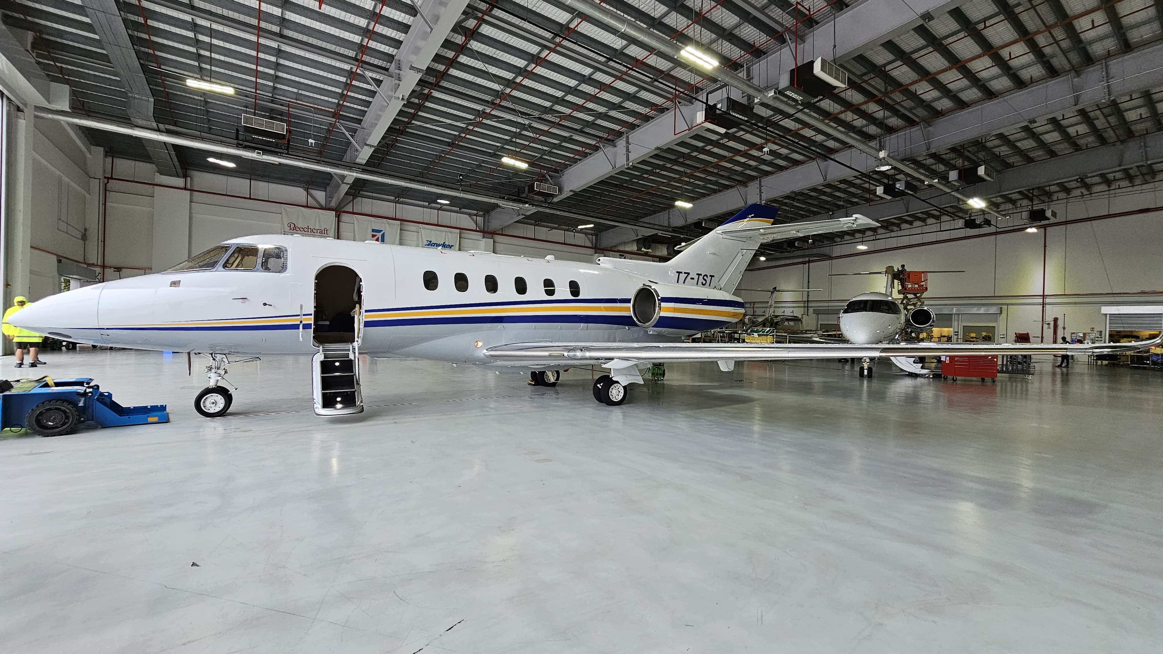 Hawker 900XP